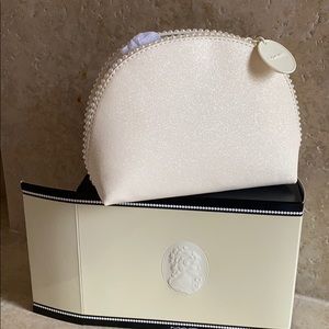 MAC cosmetic LE makeup case bag-cameo pendant